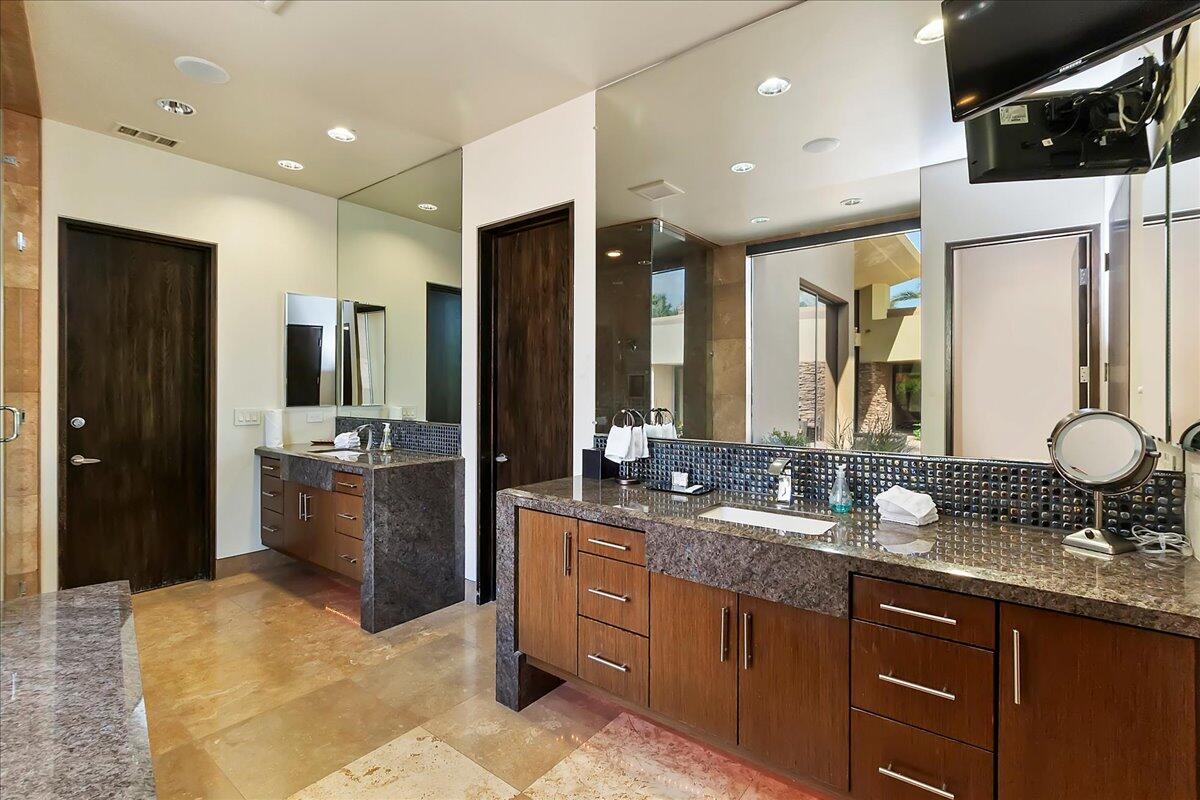 72 Royal St Georges Way Rancho Mirage, CA 92270 - Photo 25 of 55 34-Primary Bathroom