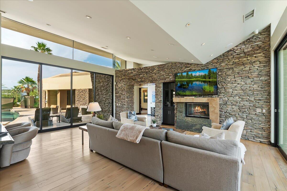 72 Royal St Georges Way Rancho Mirage, CA 92270 - Photo 10 of 55 16-Living Room