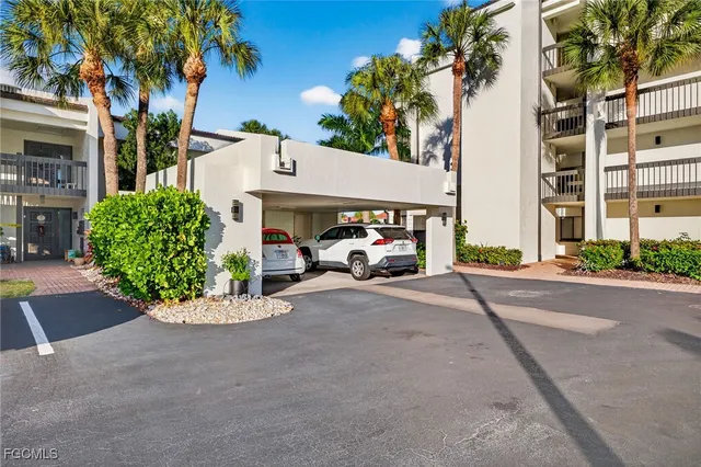 $349,000 | 4570 Trawler Court, Unit 102, Fort Myers, FL 33919