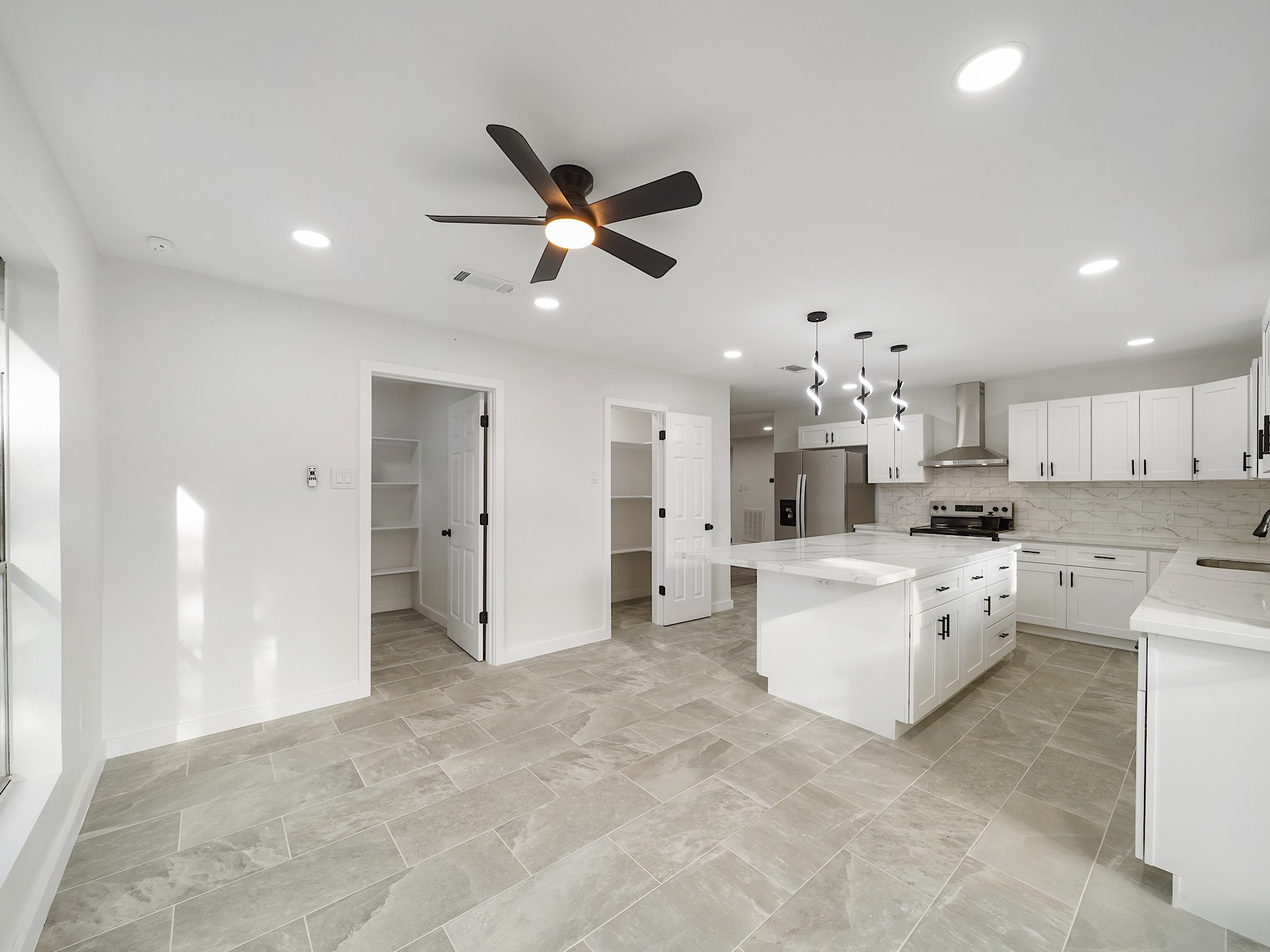 1519 Burning Tree Road Kingwood, TX 77339 - Photo 5 of 15 Gallery Image 5