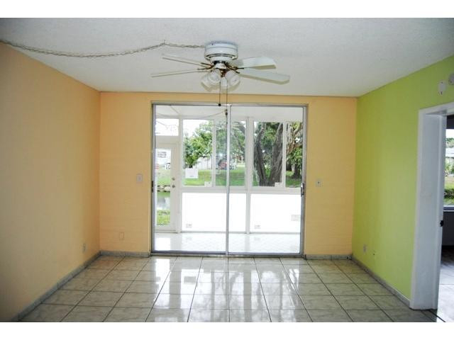 5950 Del Lago Circle, Unit 112 Sunrise, FL 33313 - Photo 2 of 10 Living Room