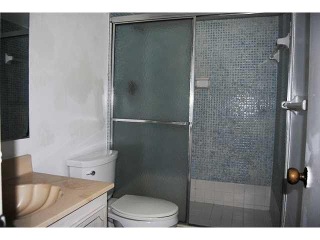 5950 Del Lago Circle, Unit 112 Sunrise, FL 33313 - Photo 7 of 10 Bathroom