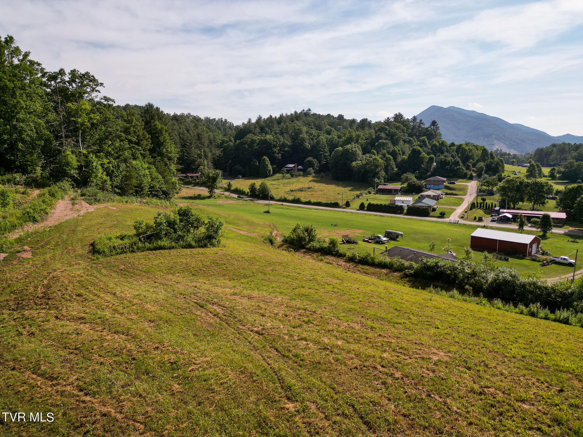 4414 Pine Orchard Road, Unit 1 Butler, TN 37640 - Photo 9 of 11 4414 Pine Orchard-09