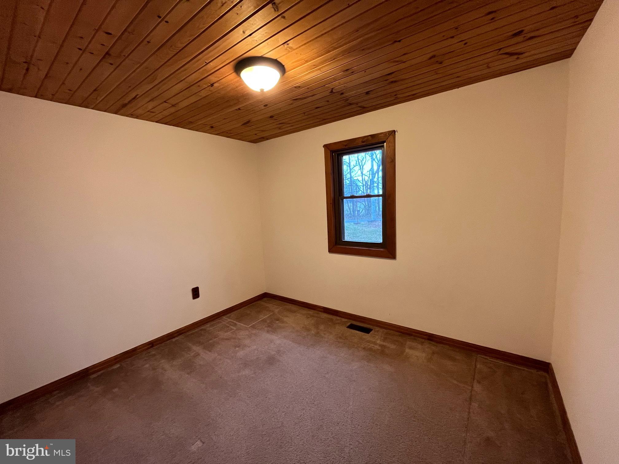 191 Rattlesnake Hill Road Boyertown, PA 19512 - Photo 6 of 9 an empty room with a ceiling fan and window