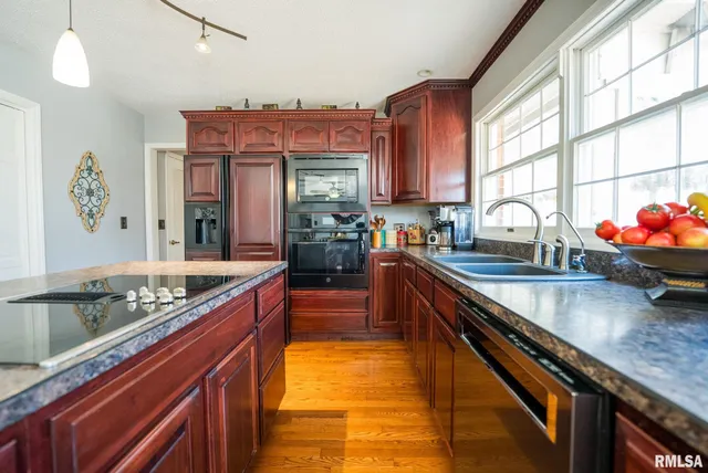 $2,280,000 | 4305 East Michael Lane, Olney, IL 62450