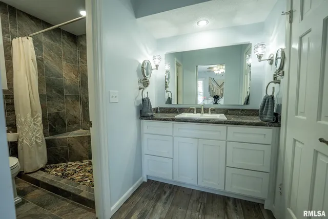 $2,280,000 | 4305 East Michael Lane, Olney, IL 62450