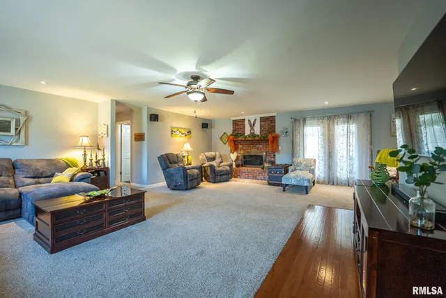 $2,280,000 | 4305 East Michael Lane, Olney, IL 62450