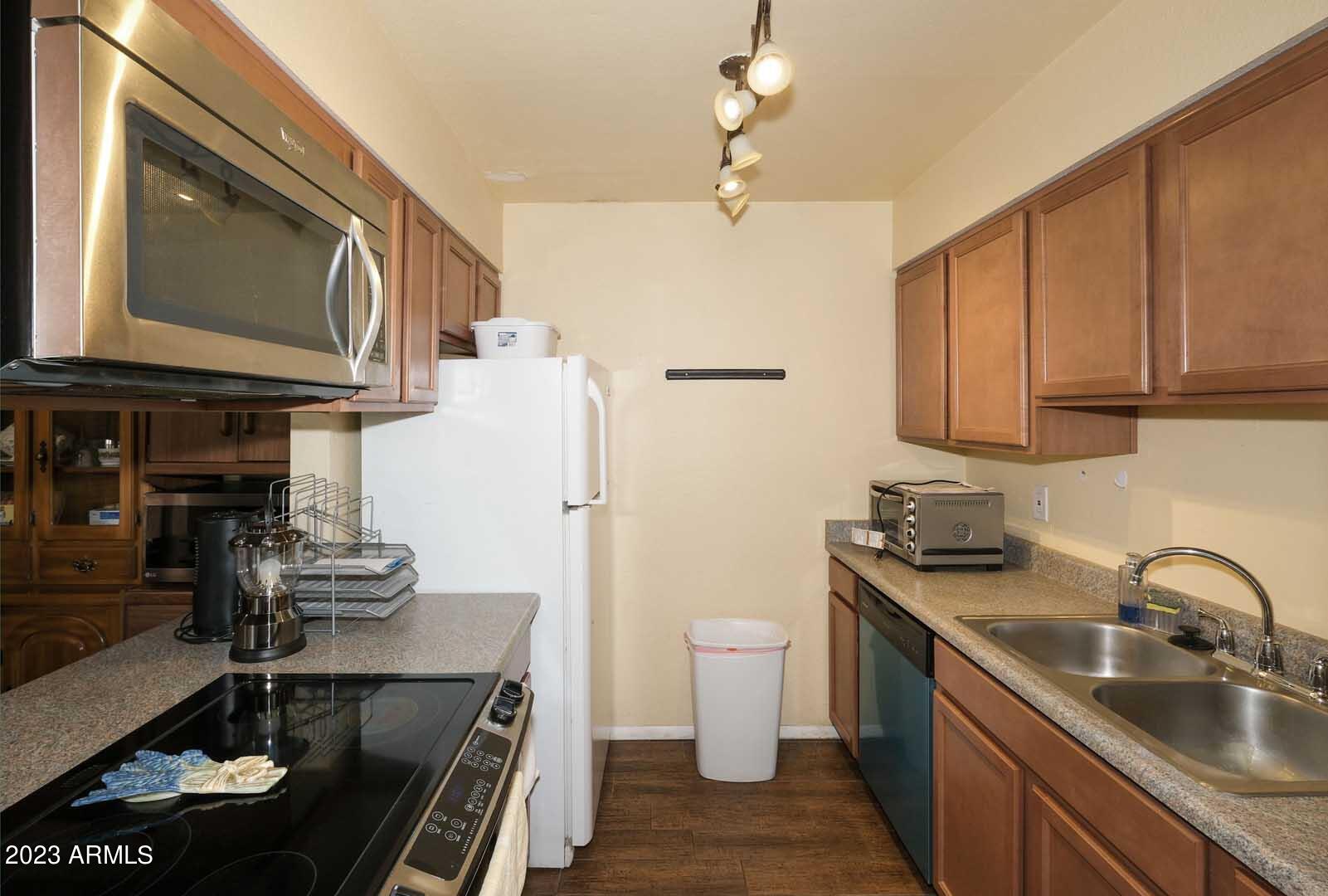 930 South Dobson Road, Unit 67 Mesa, AZ 85202 - Photo 17 of 35 Kitchen