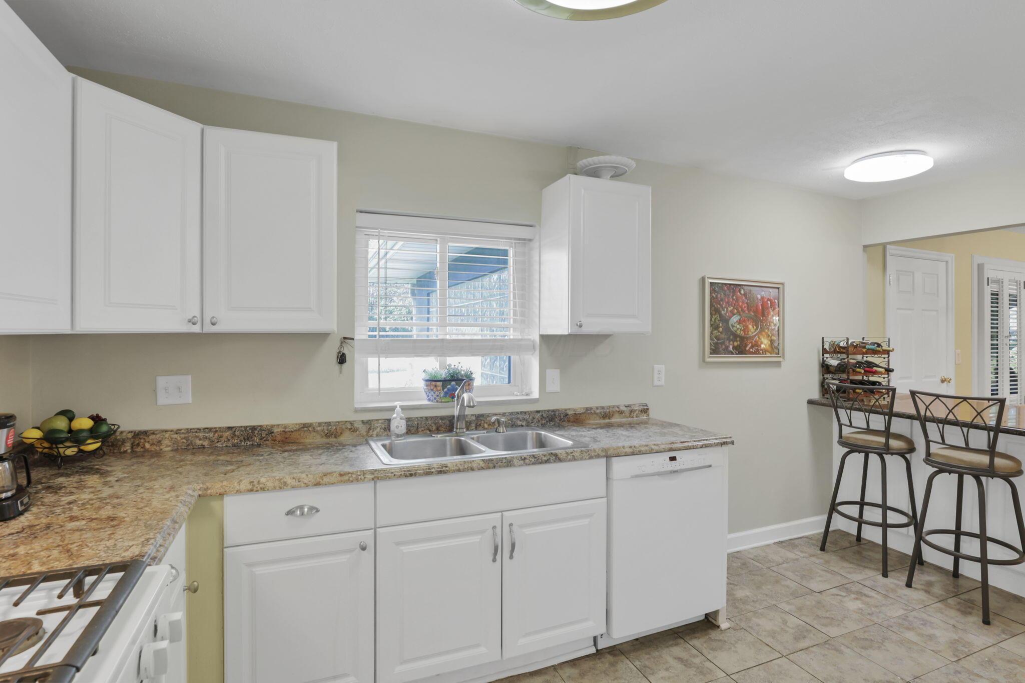 1205 Kenwick Road Columbus, OH 43209 - Photo 16 of 47 Kitchen 2