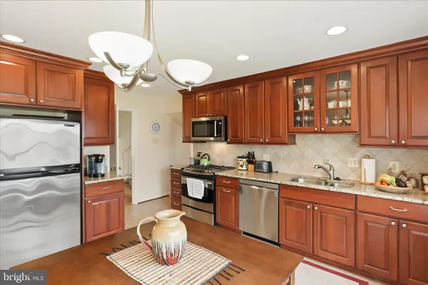 $4,000 | 3821 King Arthur Road, Annandale, VA 22003