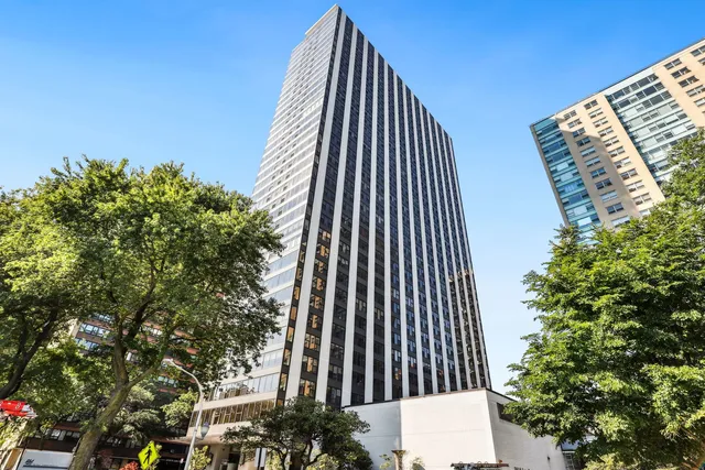 $399,000 | 3150 North Lake Shore Drive, Unit 8E, Chicago, IL 60657