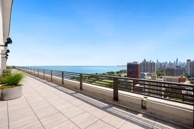 $399,000 | 3150 North Lake Shore Drive, Unit 8E, Chicago, IL 60657