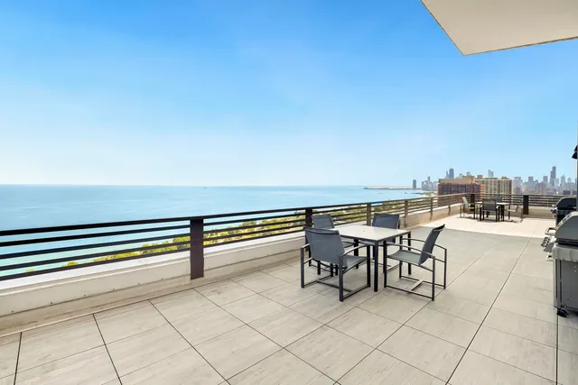 $399,000 | 3150 North Lake Shore Drive, Unit 8E, Chicago, IL 60657