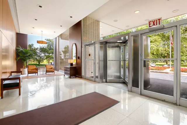 $399,000 | 3150 North Lake Shore Drive, Unit 8E, Chicago, IL 60657