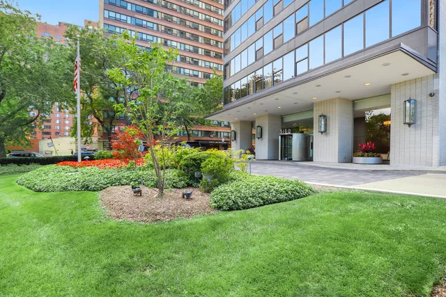 $399,000 | 3150 North Lake Shore Drive, Unit 8E, Chicago, IL 60657