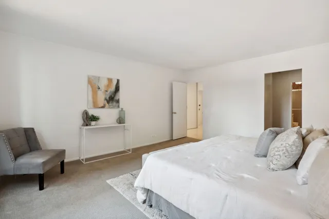 $399,000 | 3150 North Lake Shore Drive, Unit 8E, Chicago, IL 60657