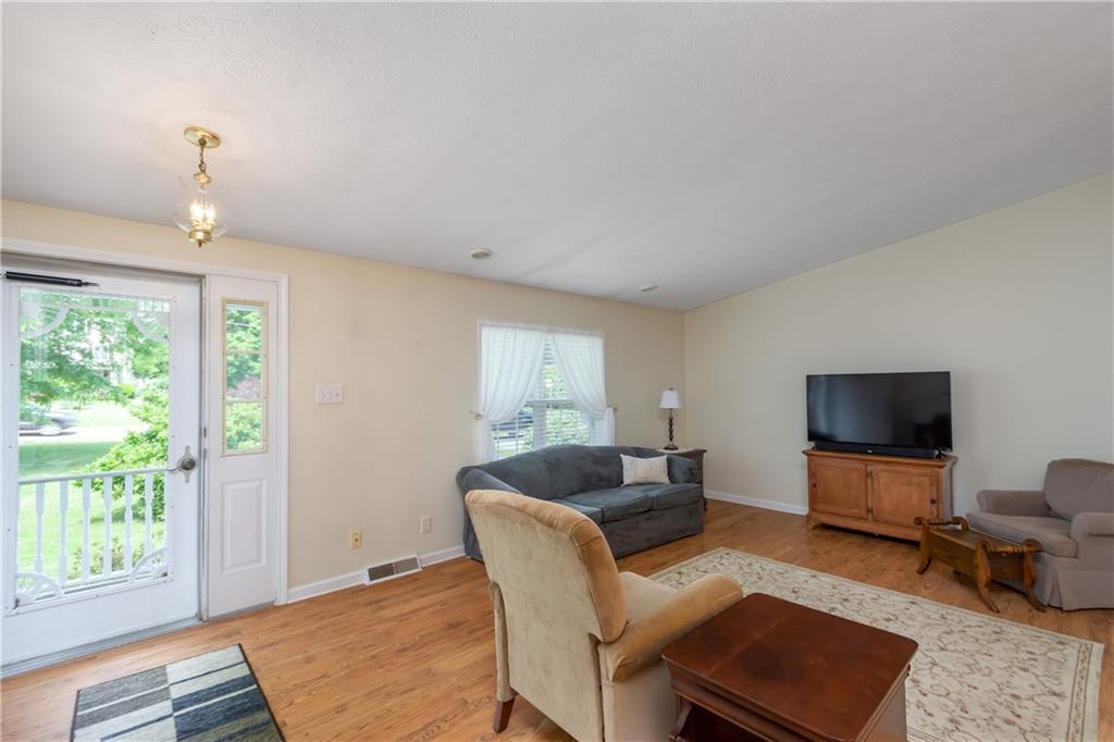 457 1/2 Whitestown Road Butler, PA 16001 - Photo 5 of 25