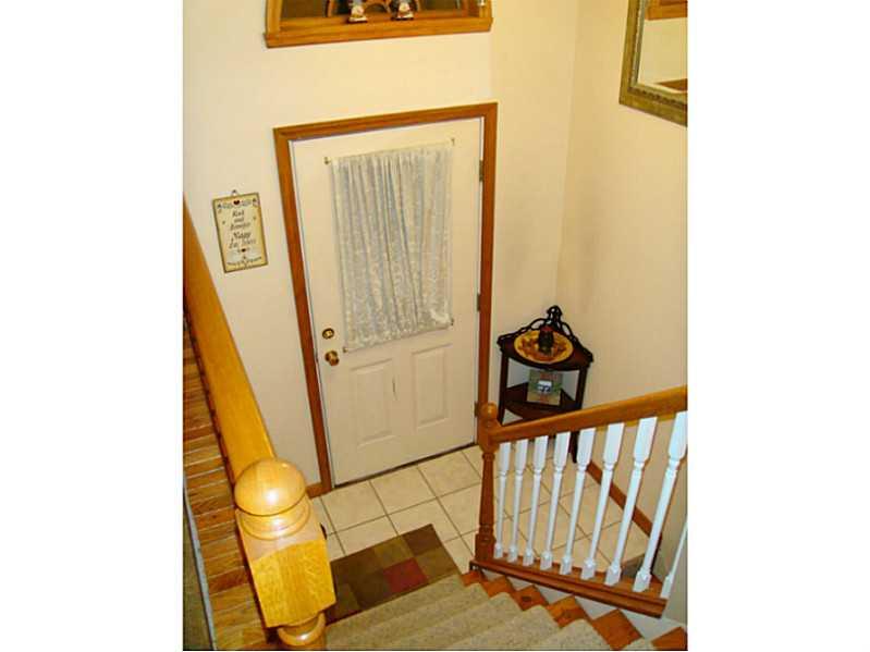 113 Mawhinney Road Cecil, PA 15321 - Photo 5 of 20 Entry/Foyer.