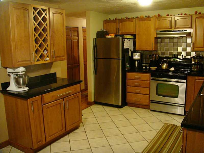 113 Mawhinney Road Cecil, PA 15321 - Photo 7 of 20 Kitchen.