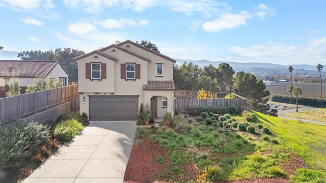 $830,000 | 390 Tanoak Street, Hollister, CA 95023