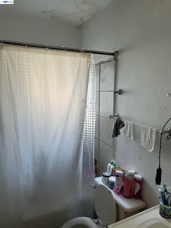 $1,100,000 | 5659 Telegraph Avenue, Oakland, CA 94609
