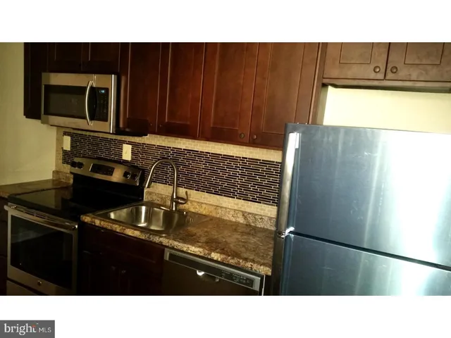 a black and white photo of a living room