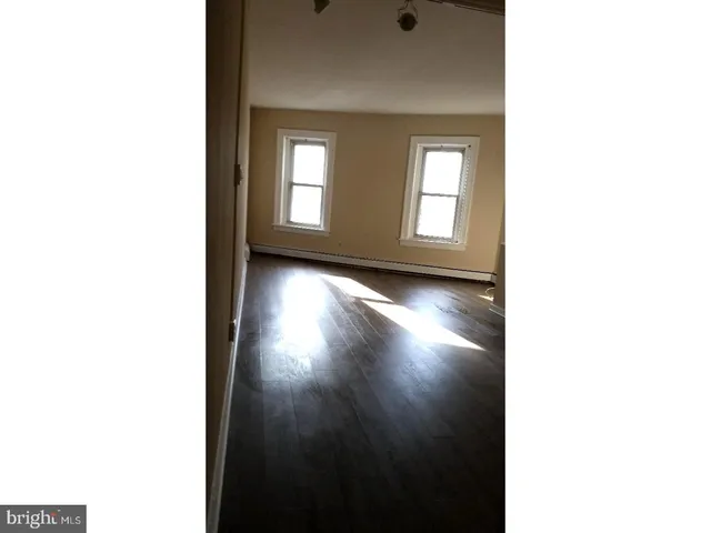 a black and white photo of a bathroom