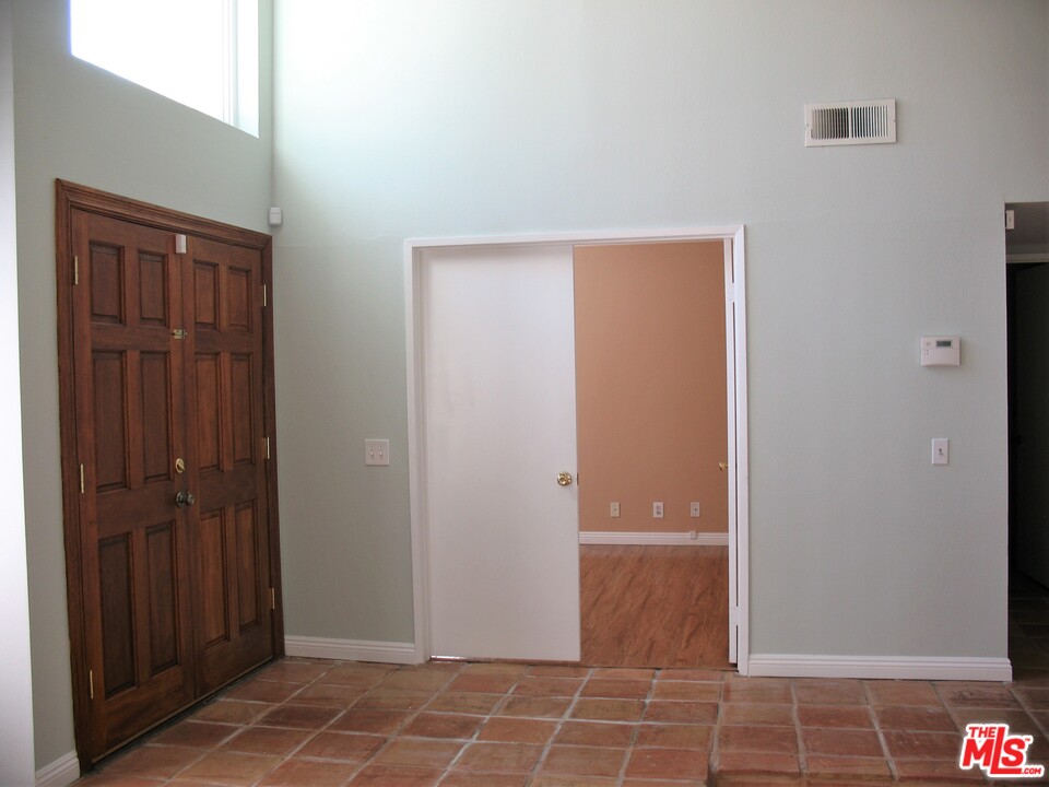 15926 Joseph Court Sylmar, CA 91342 - Photo 5 of 25