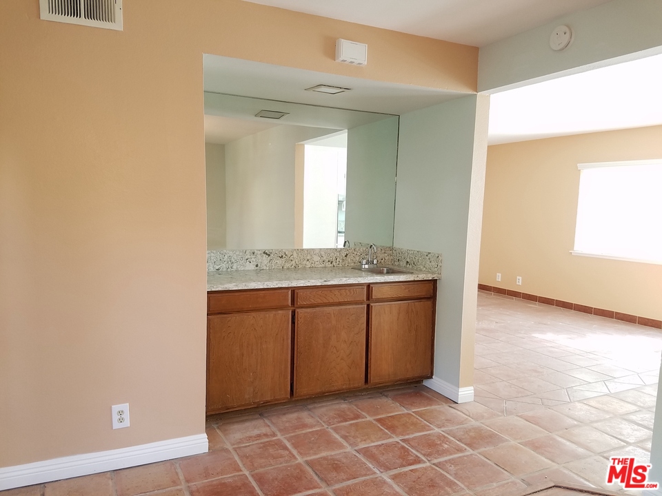 15926 Joseph Court Sylmar, CA 91342 - Photo 10 of 25