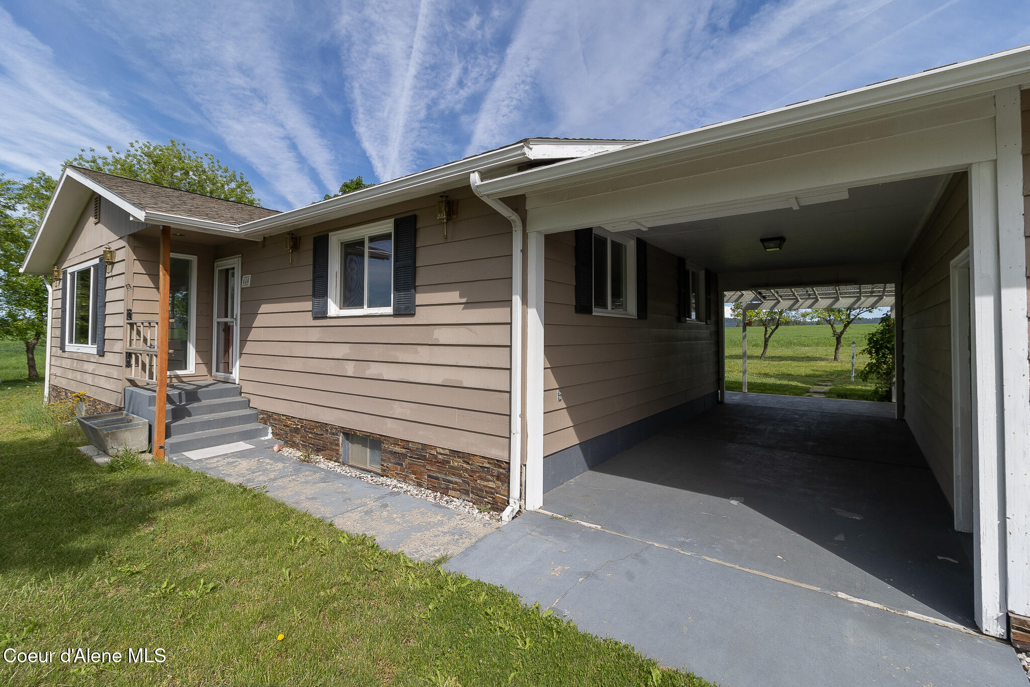 640 Renlow Road Plummer, ID 83851 - Photo 45 of 48 breeze way/ front