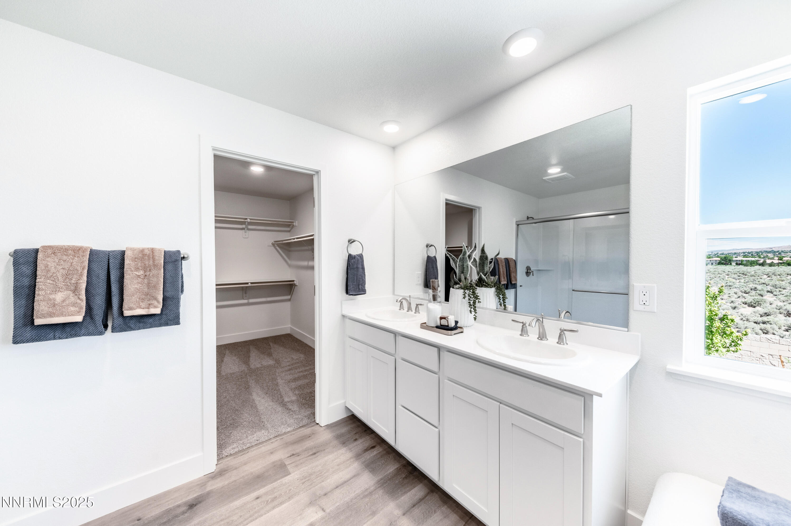 7609 Apex Place, Unit 113 Reno, NV 89506 - Photo 25 of 30 Primary Bathroom