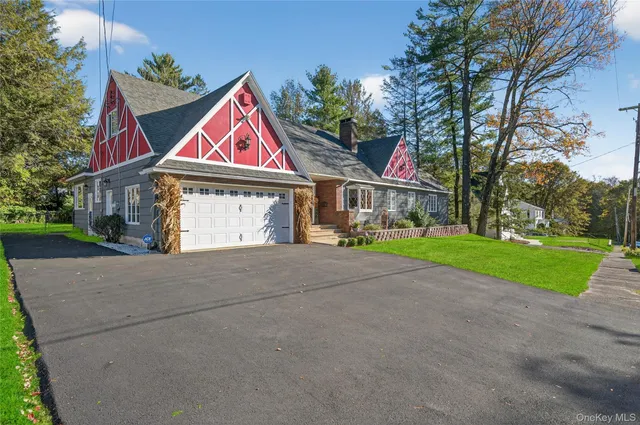 a view of an house with backyard and a tree