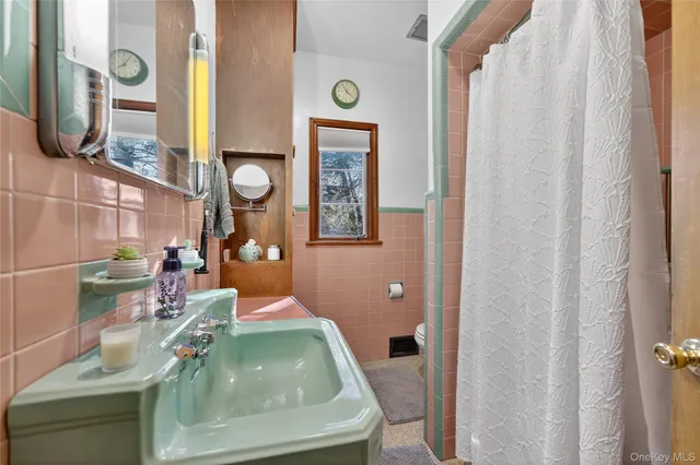 view of living room with furniture and a mirror