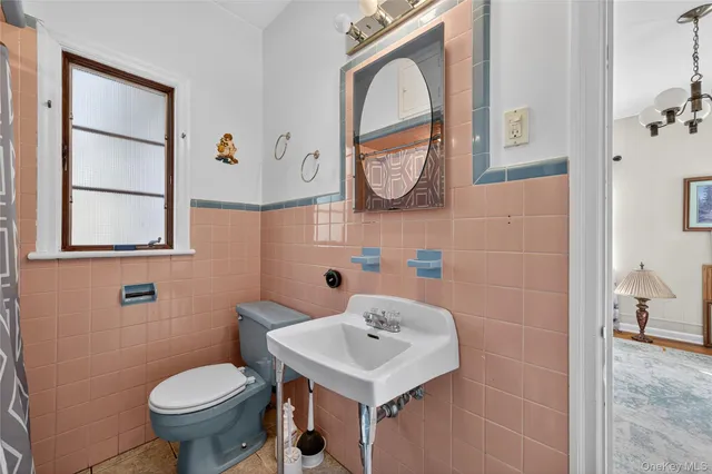 a view of an entryway of the house