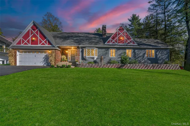 a black and white photo of a picture