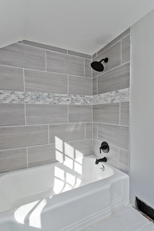 138 Appleton Street Springfield, MA 01108 - Photo 30 of 42 a bathroom with a bathtub