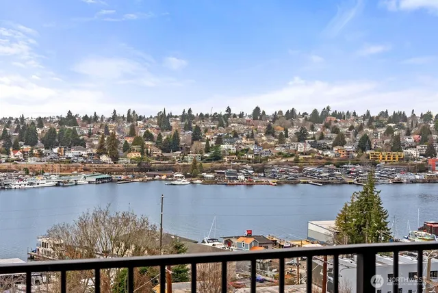 $949,950 | 2925 Franklin Avenue East, Unit A, Seattle, WA 98102