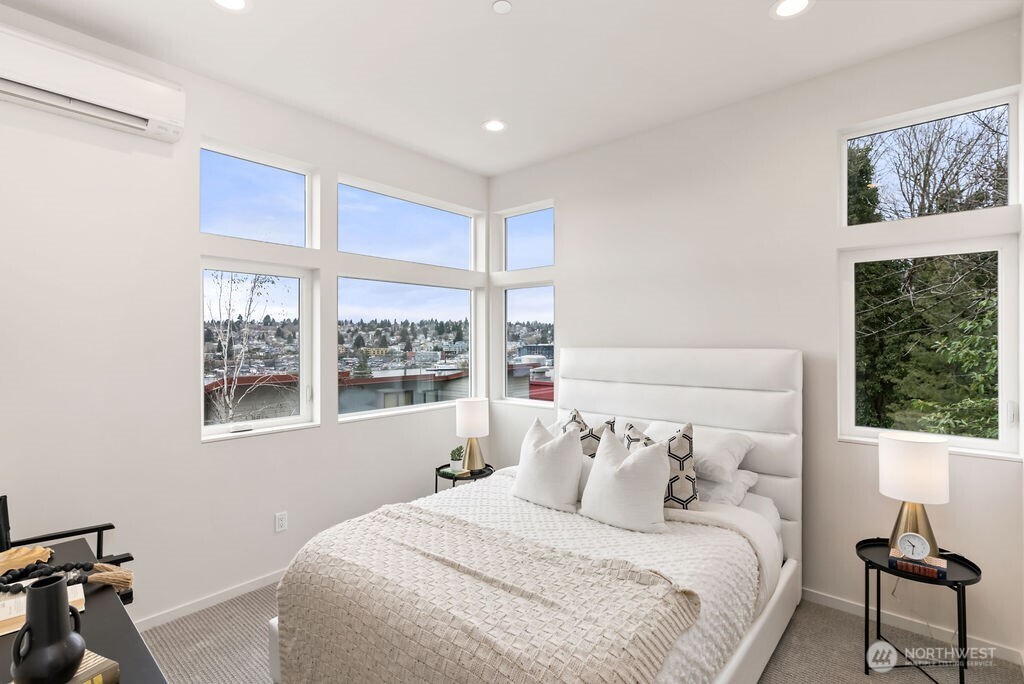 2925 Franklin Avenue East, Unit A Seattle, WA 98102 - Photo 20 of 32 a bedroom with a bed and a window