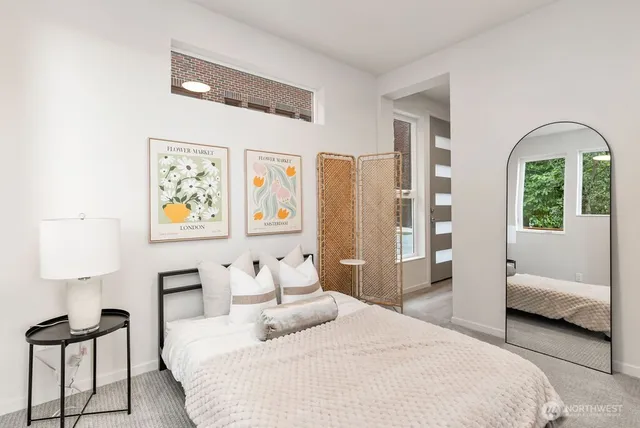 $949,950 | 2925 Franklin Avenue East, Unit A, Seattle, WA 98102