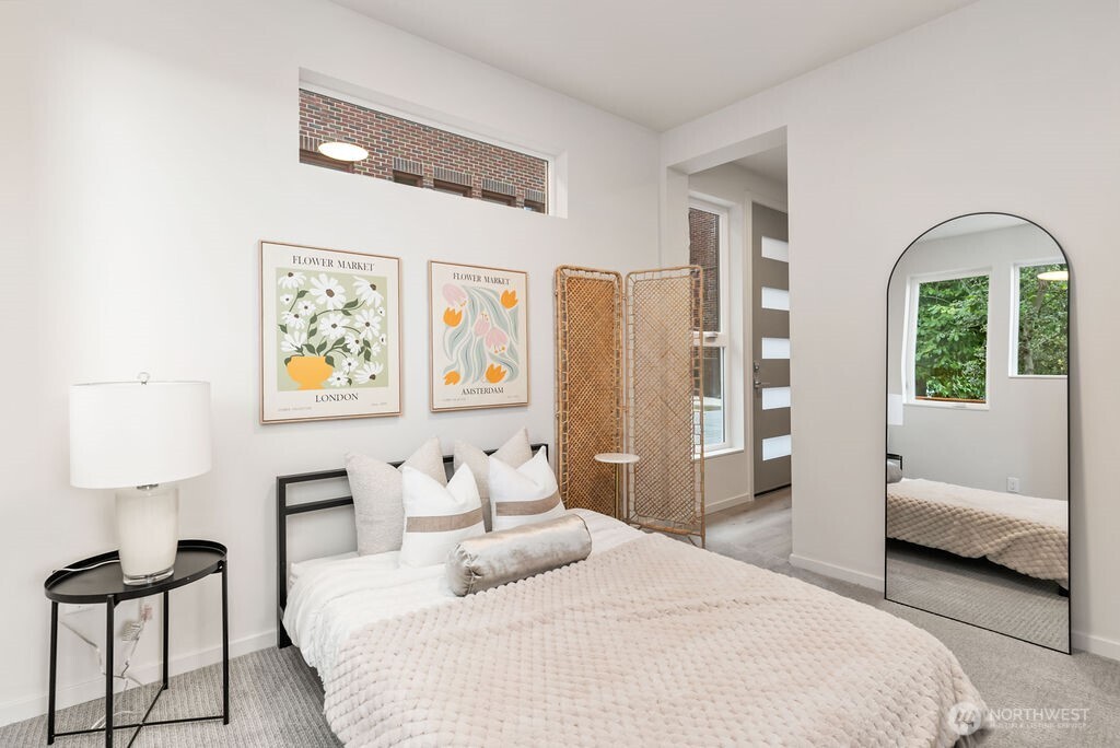 2925 Franklin Avenue East, Unit A Seattle, WA 98102 - Photo 24 of 32 a bedroom with a bed and a window