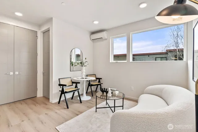 $949,950 | 2925 Franklin Avenue East, Unit A, Seattle, WA 98102