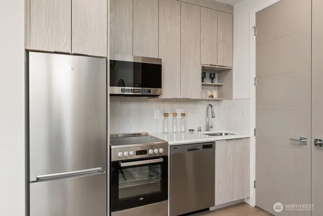 $949,950 | 2925 Franklin Avenue East, Unit A, Seattle, WA 98102