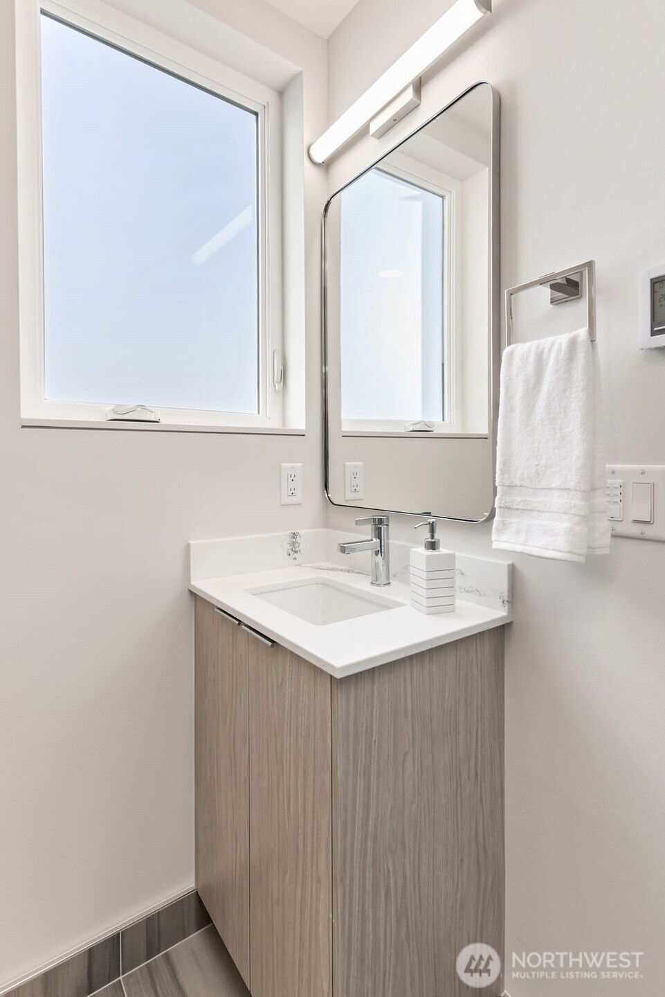 2925 Franklin Avenue East, Unit A Seattle, WA 98102 - Photo 29 of 32 a bathroom with a sink and a mirror