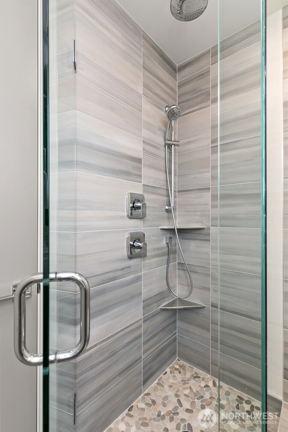 2925 Franklin Avenue East, Unit A Seattle, WA 98102 - Photo 30 of 32 a bathroom with a shower