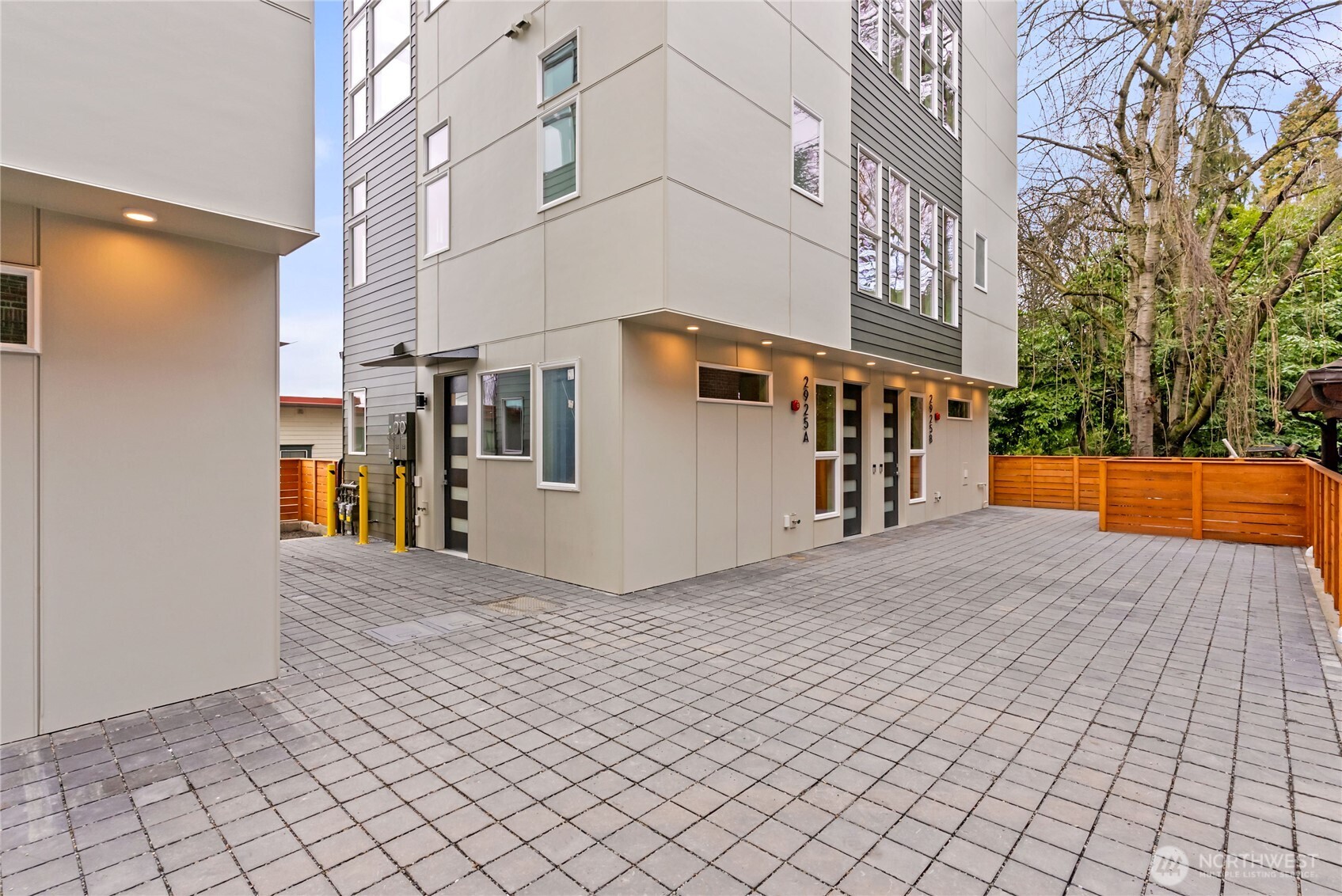 2925 Franklin Avenue East, Unit A Seattle, WA 98102 - Photo 3 of 32 a view of a building with the street