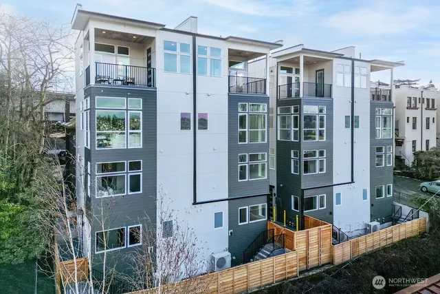 $949,950 | 2925 Franklin Avenue East, Unit A, Seattle, WA 98102