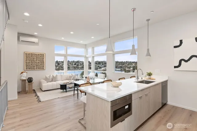 $949,950 | 2925 Franklin Avenue East, Unit A, Seattle, WA 98102