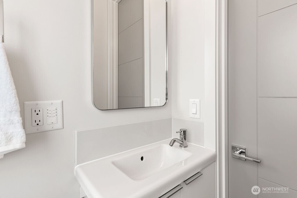 2925 Franklin Avenue East, Unit A Seattle, WA 98102 - Photo 9 of 32 a bathroom with a sink and a mirror