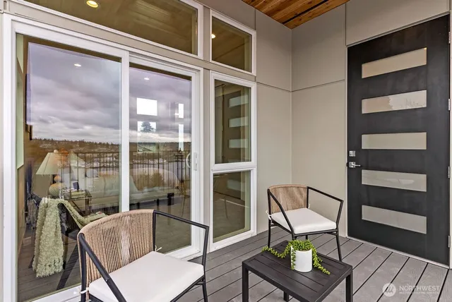 $949,950 | 2925 Franklin Avenue East, Unit A, Seattle, WA 98102
