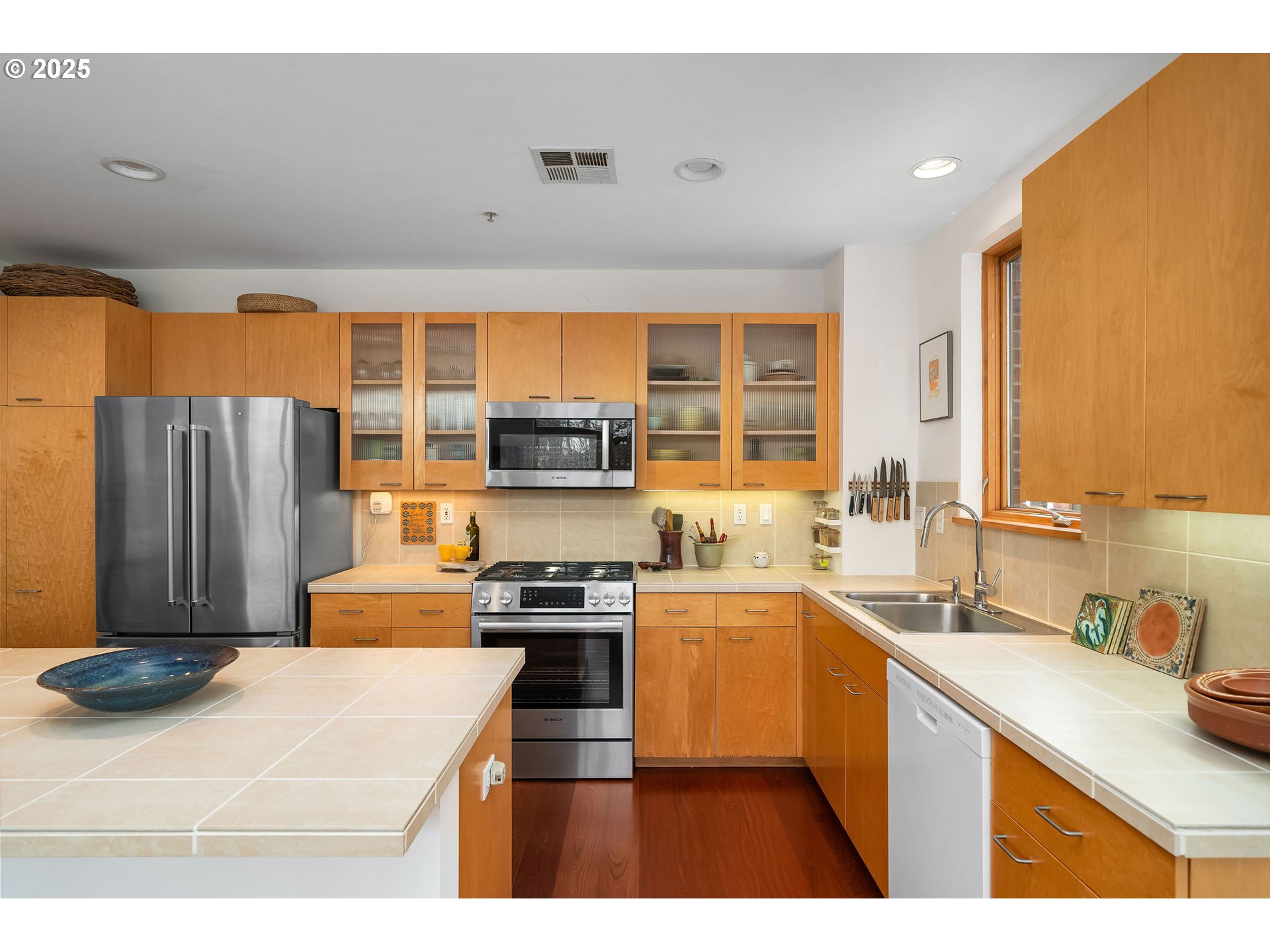 821 Northwest 11th Avenue, Unit 321 Portland, OR 97209 - Photo 20 of 48 a kitchen with stainless steel appliances granite countertop a sink stove and refrigerator